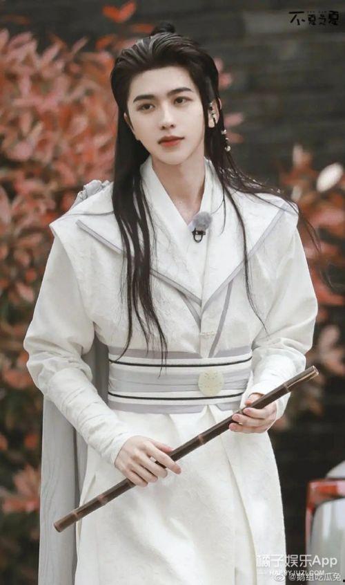 娱乐吃瓜君何洛洛,娱乐吃瓜界的风云人物  第2张