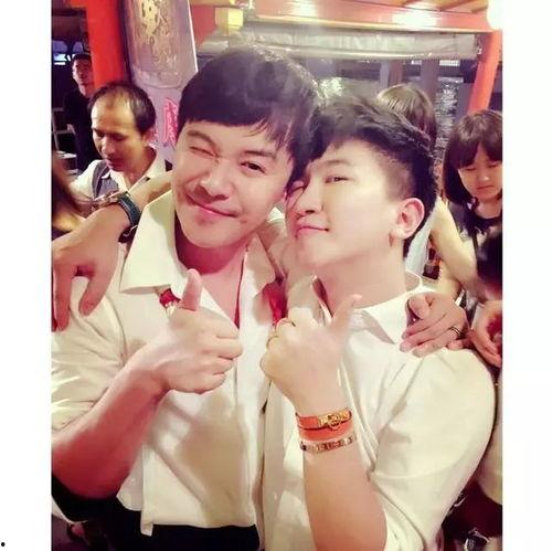 娱乐吃瓜酱男闺蜜,吃瓜酱与男闺蜜的甜蜜日常  第2张